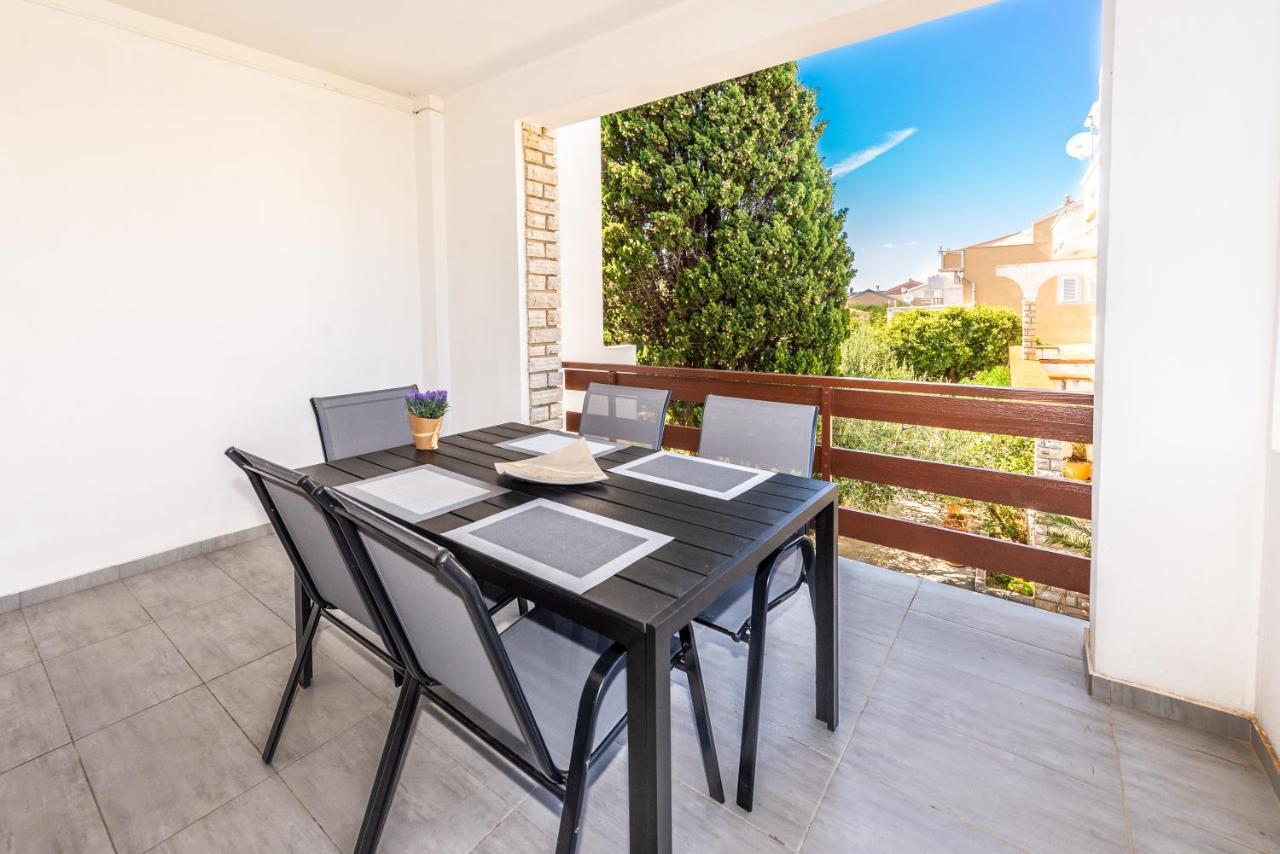 Apartmani Tatjana Novalja Exterior foto
