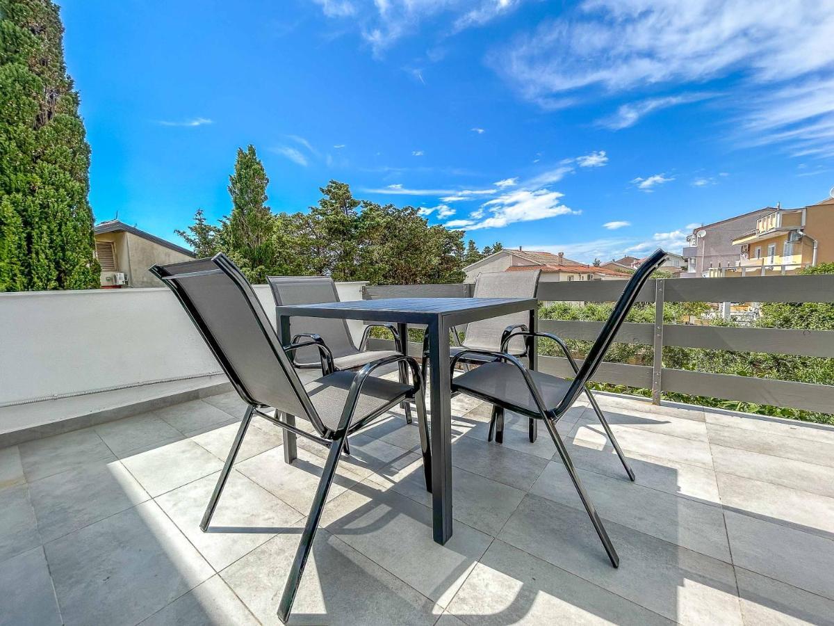 Apartmani Tatjana Novalja Exterior foto